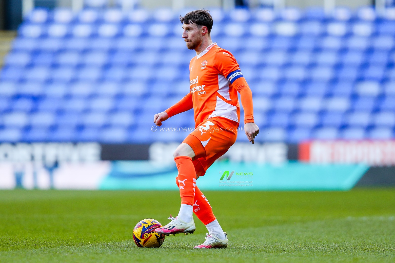 James Husband of Blackpool runs with the ball during the Sky Bet League 1 match Reading vs Blackpool at Select Car Leasing Stadium, Reading, United Kingdom, 14th December 2024

(Photo by Izzy Poles/News Images)