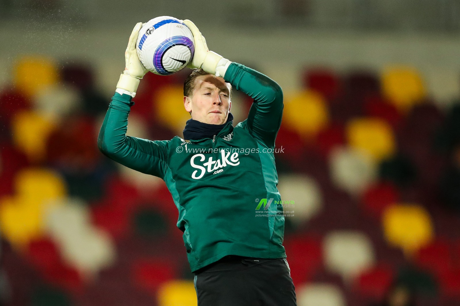 Jordan Pickford of Everton warms up prior to the Premier League match Brentford vs Everton at The Gtech Community Stadium, London, United Kingdom, 26th February 2025

(Photo by Izzy Poles/News Images)