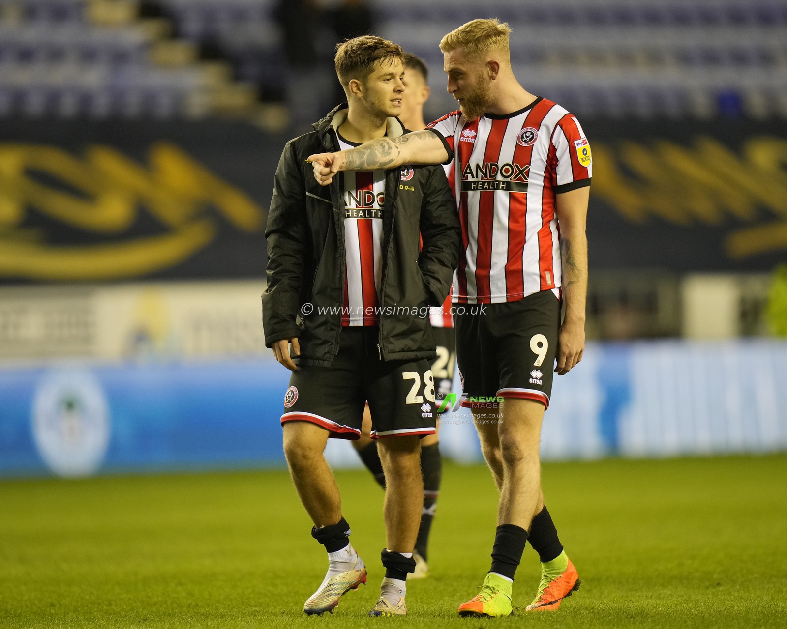 Oliver McBurnie #9 of Sheffield United talks with James McAtee after the Sky Bet Championship match Wigan Athletic vs Sheffield United at DW Stadium, Wigan, United Kingdom, 19th December 2022

(Photo by Steve Flynn/News Images)