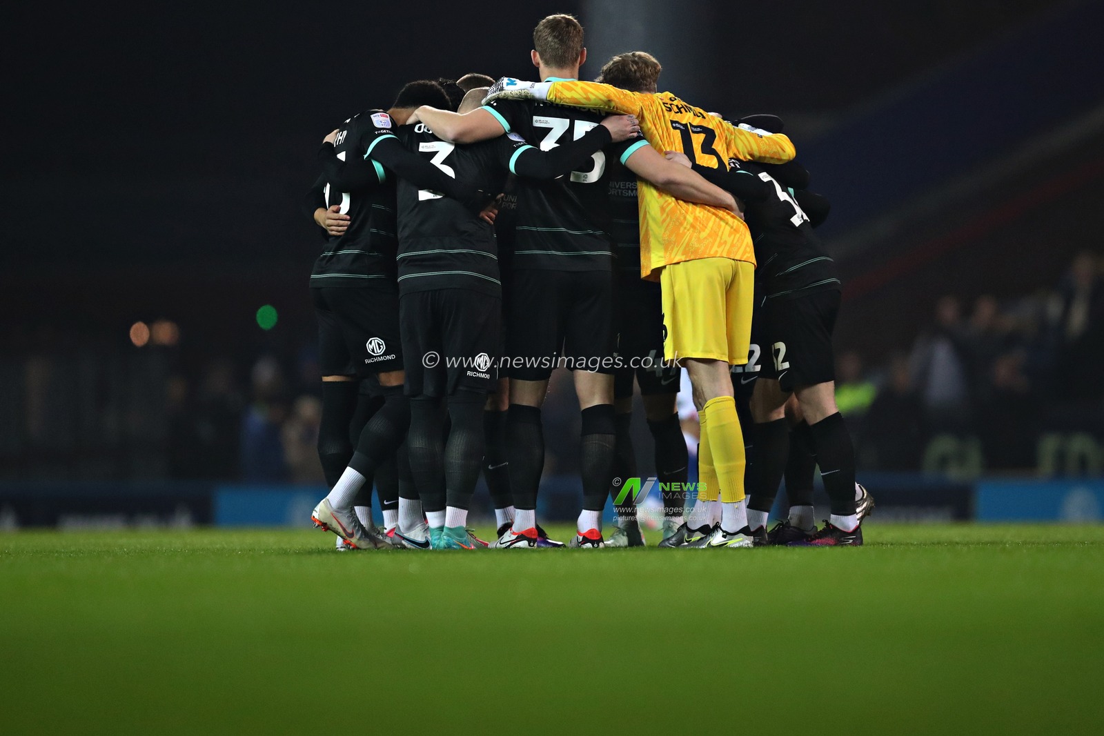 Portsmouth huddle before the Sky Bet Championship match Blackburn Rovers vs Portsmouth at Ewood Park, Blackburn, United Kingdom, 15th January 2025

(Photo by Sam Eaden/News Images)