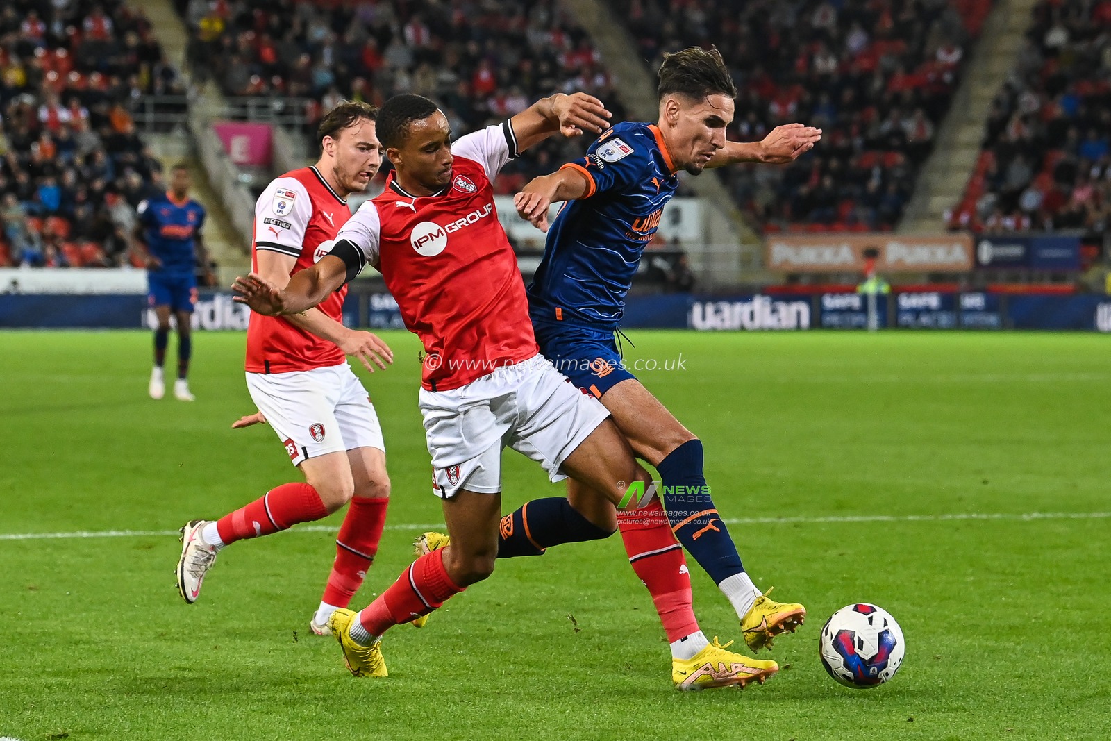 Theo Corbeanu #25 of Blackpool holds off Wes Harding #2 of Rotherham UnitedSky Bet Championship match Rotherham United vs Blackpool at New York Stadium, Rotherham, United Kingdom, 14th September 2022

(Photo by Craig Thomas/News Images)