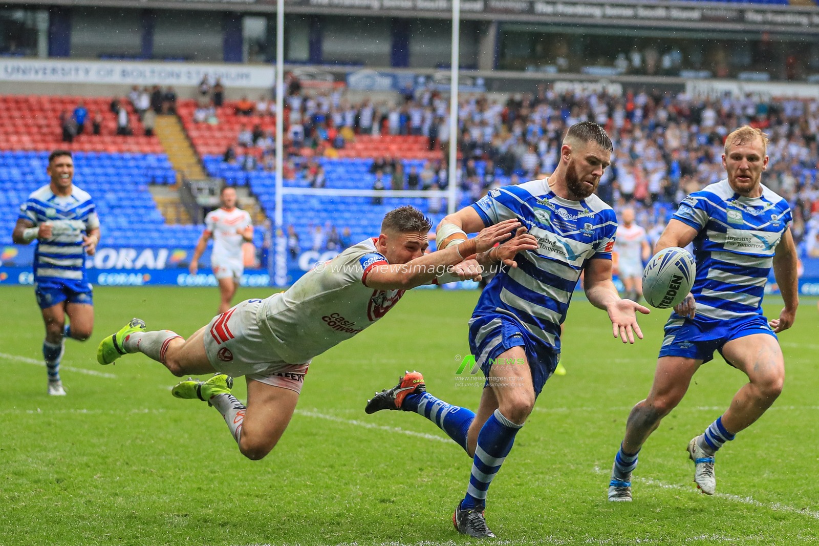 27th July 2019 , University of Bolton Stadium, Bolton, England; 2019 Coral Challenge Cup Semi-Final, St Helens vs Halifax RLFC ; Steve Tyrer (3) of Halifax RLFC hits the ball out as Tommy Makinson (2) of St Helens looks for a try

Credit: Mark Cosgrove/News Images