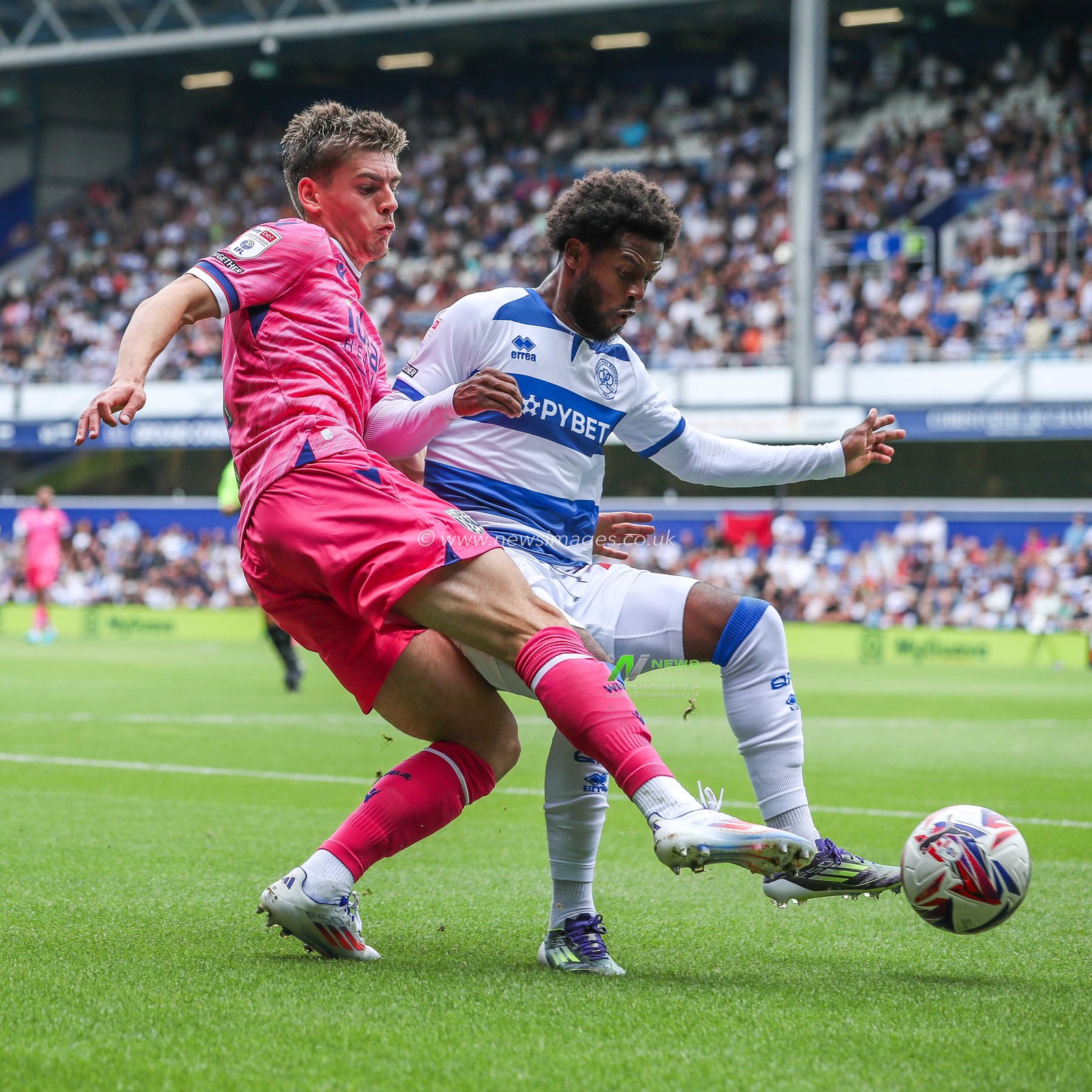 Tom Fellows of West Bromwich Albion battles for the ball with Jake Clarke-Salter of Queens Park Rangers during the Sky Bet Championship match Queens Park Rangers vs West Bromwich Albion at Kiyan Prince Foundation Stadium, London, United Kingdom, 10th August 2024

(Photo by Izzy Poles/News Images)