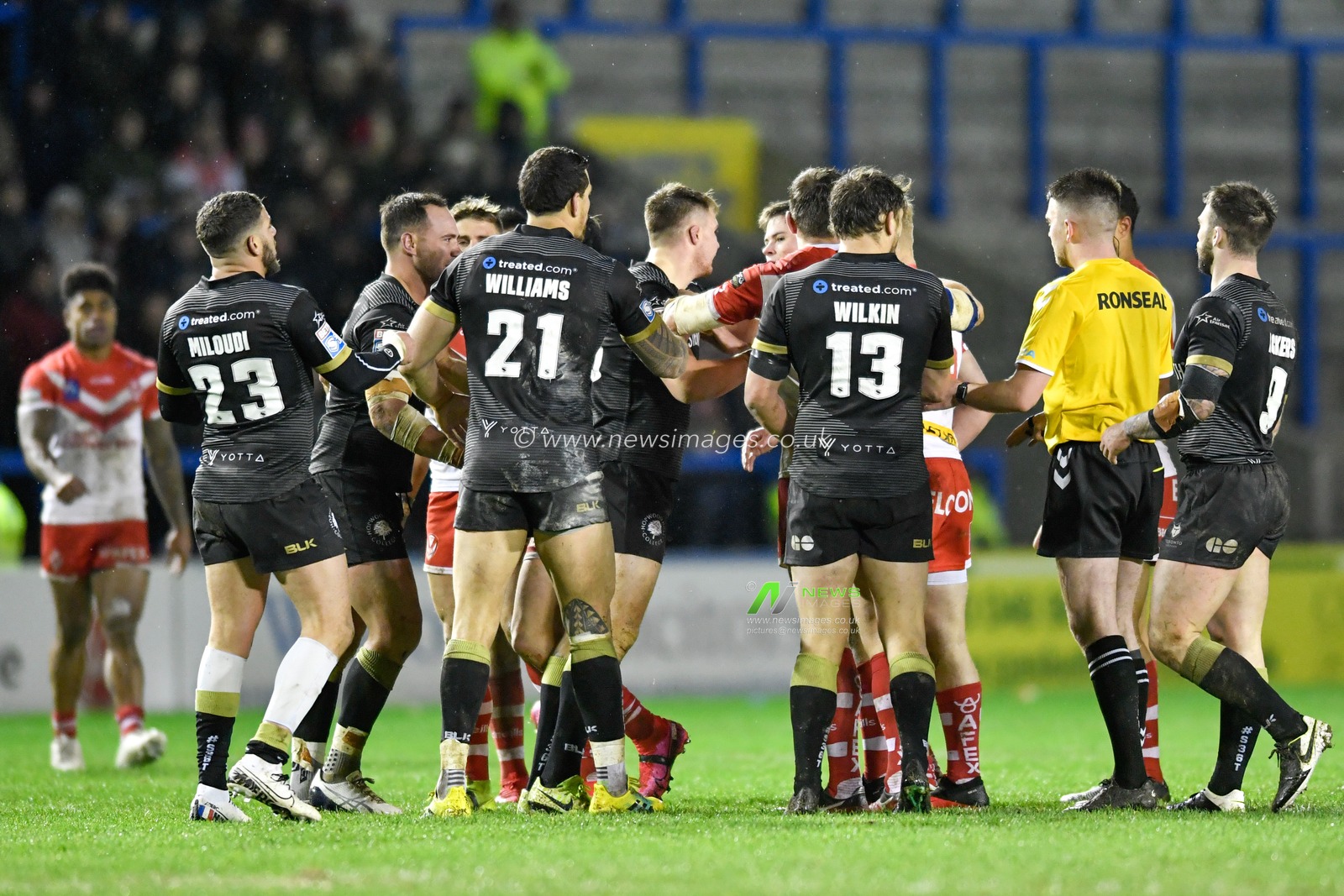 29th February 2020, Halliwell Jones Stadium, Warrington, England; Betfred Super League, Toronto Wolfpack v Saint Helens : Players from both teams have an on field disagreement