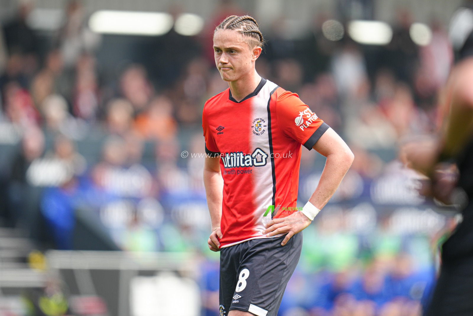 Thelo Aasgaard of Luton Town during the Sky Bet Championship match Luton Town vs Coventry City at Kenilworth Road, Luton, United Kingdom, 26th April 2025

(Photo by Harvey Murphy/News Images)