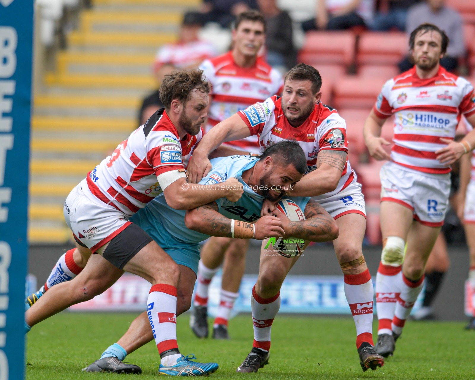 David Fifita (8) of Wakefield Trinity goes over for a try to make it 10-16