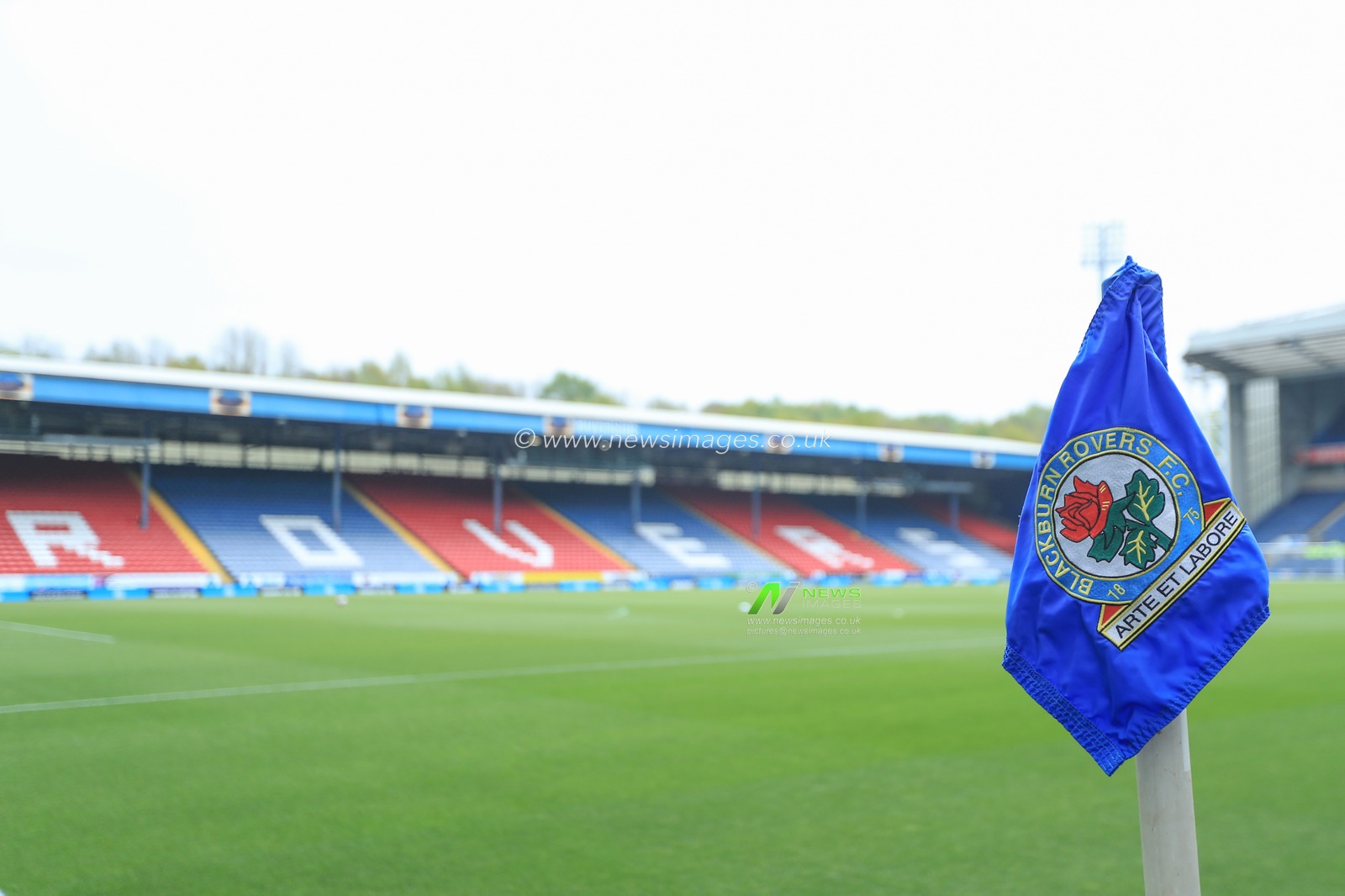 Blackburn Rovers corner flag ahead of the Sky Bet Championship match Blackburn Rovers vs Watford at Ewood Park, Blackburn, United Kingdom, 26th April 2025

(Photo by Jorge Horsted/News Images)