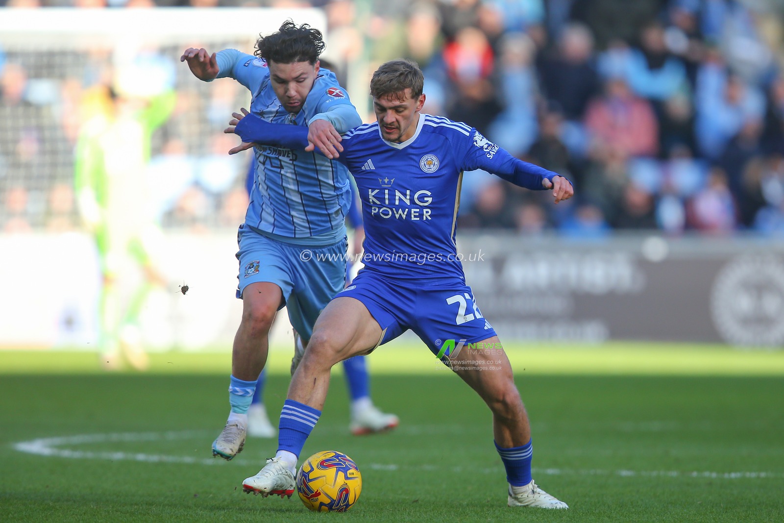 Kiernan Dewsbury-Hall of Leicester City holds off Callum O'Hare of Coventry City during the Sky Bet Championship match Coventry City vs Leicester City at Coventry Building Society Arena, Coventry, United Kingdom, 13th January 2024

(Photo by Gareth Evans/News Images)