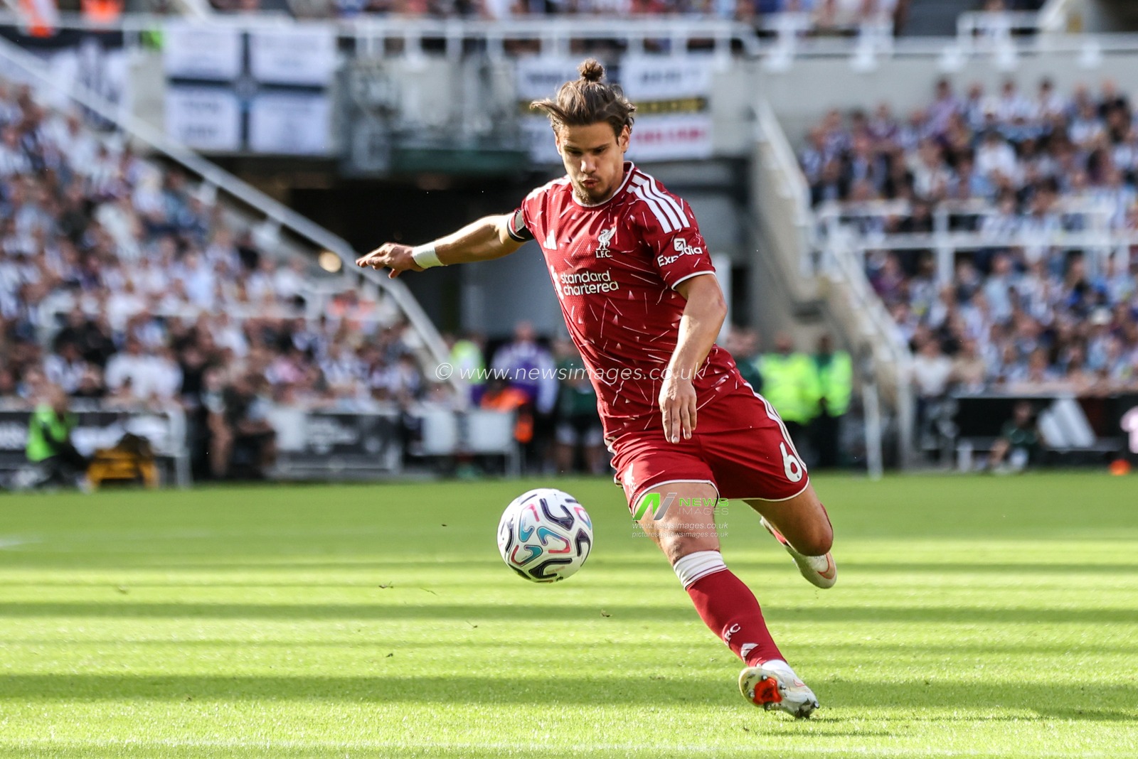 Milos Kerkez of Liverpool takes a shot on goal during the Premier League match Newcastle Untied vs Liverpool at St. James's Park, Newcastle, United Kingdom on 23 August 2026

(Photo by Alfie Cosgrove/News Images)