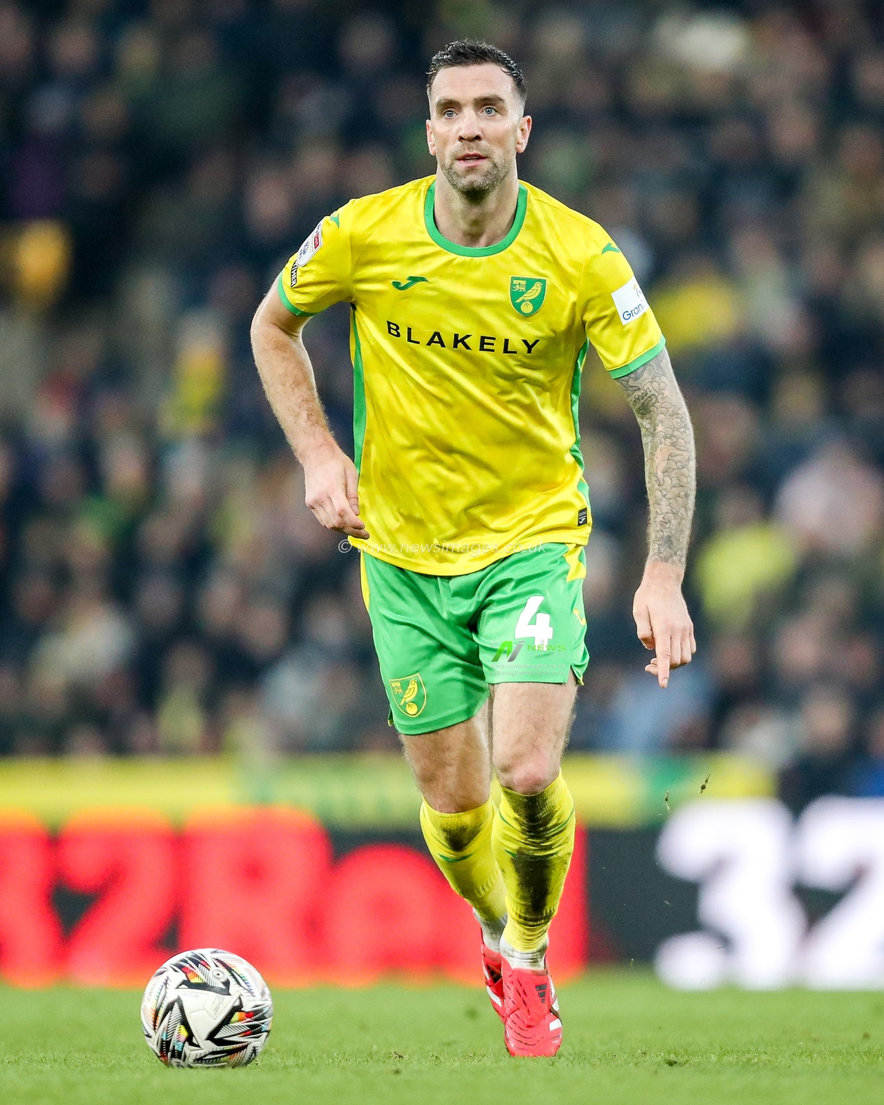 Shane Duffy of Norwich City runs with the ball during the Sky Bet Championship match Norwich City vs Derby County at Carrow Road, Norwich, United Kingdom, 8th February 2025

(Photo by Izzy Poles/News Images)