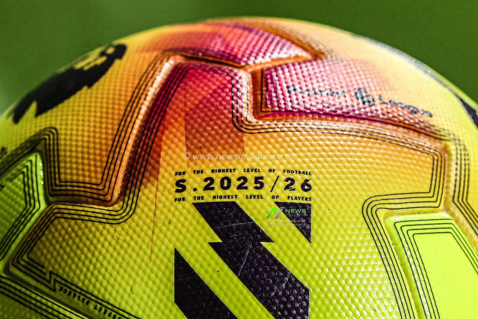 The 2025/26 Premier League match ball during the Premier League match Manchester United vs Newcastle United at Old Trafford, Manchester, United Kingdom, 26th December 2025

(Photo by Alfie Cosgrove/News Images)

*** GER AUT SUI OUT ***