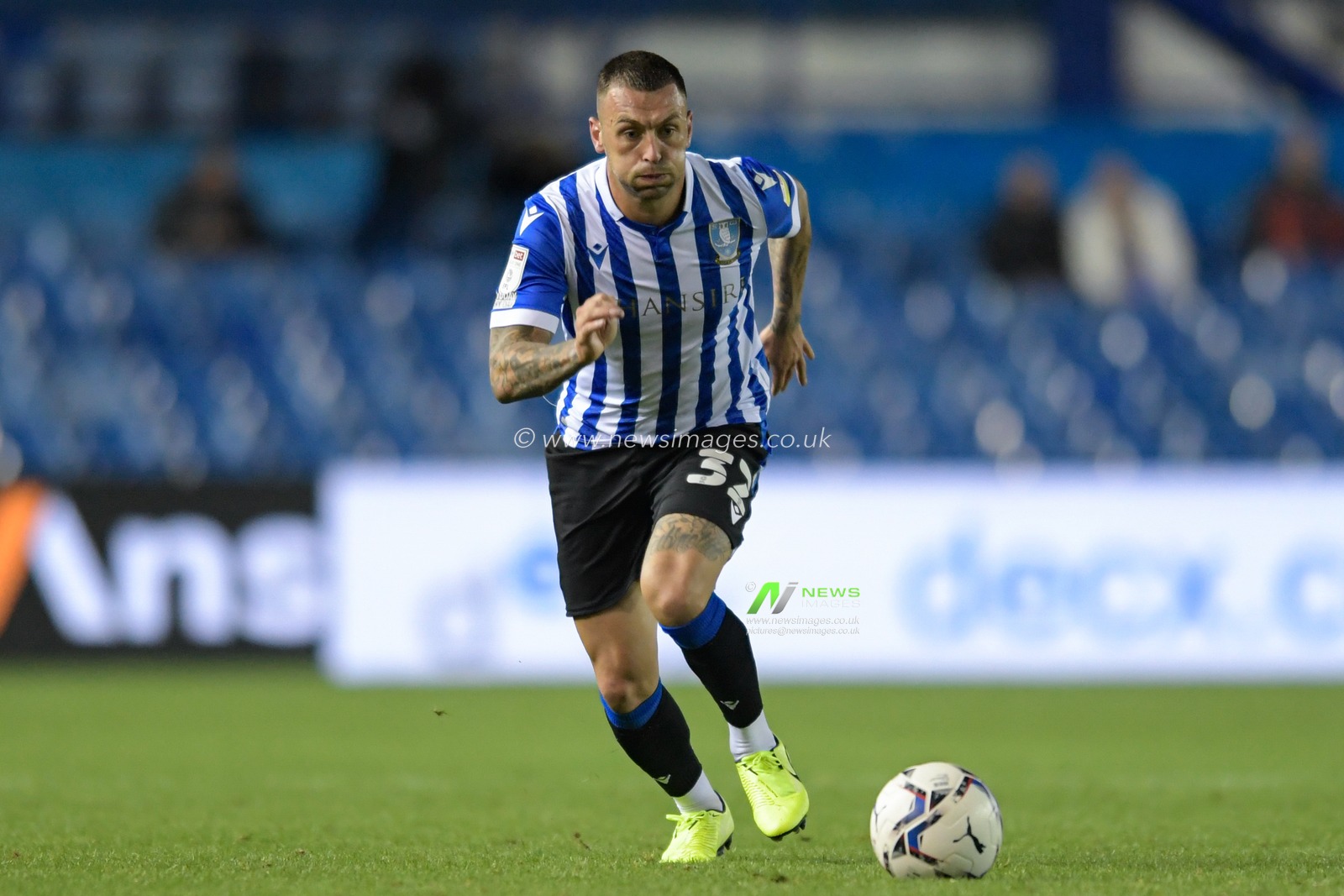 Jack Hunt #32 of Sheffield Wednesday runs forward with the ball