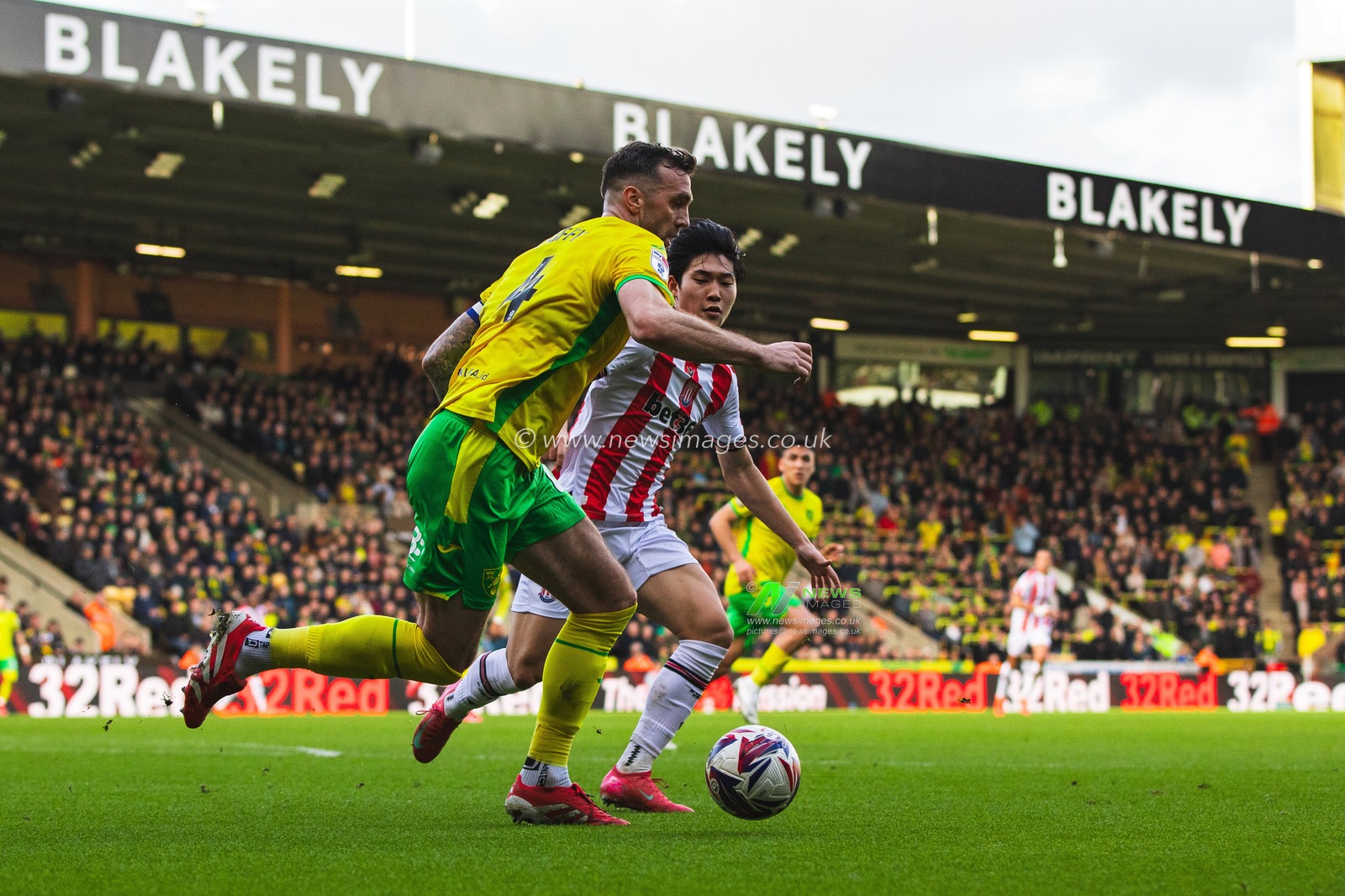 Shane Duffy of Norwich City, Bae Jun-Ho of Stoke City during the Sky Bet Championship match Norwich City vs Stoke City at Carrow Road, Norwich, United Kingdom, 22nd February 2025

(Photo by Craig Evans/News Images)