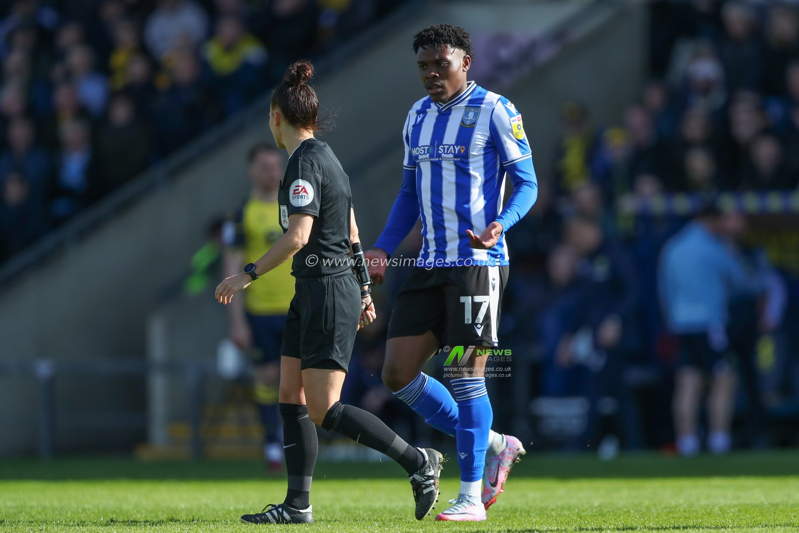 Fisayo Dele-Bashiru #17 of Sheffield Wednesday appeals to referee Rebecca Welch during the Sky Bet League 1 match Oxford United vs Sheffield Wednesday at Kassam Stadium, Oxford, United Kingdom, 7th April 2023

(Photo by Gareth Evans/News Images)