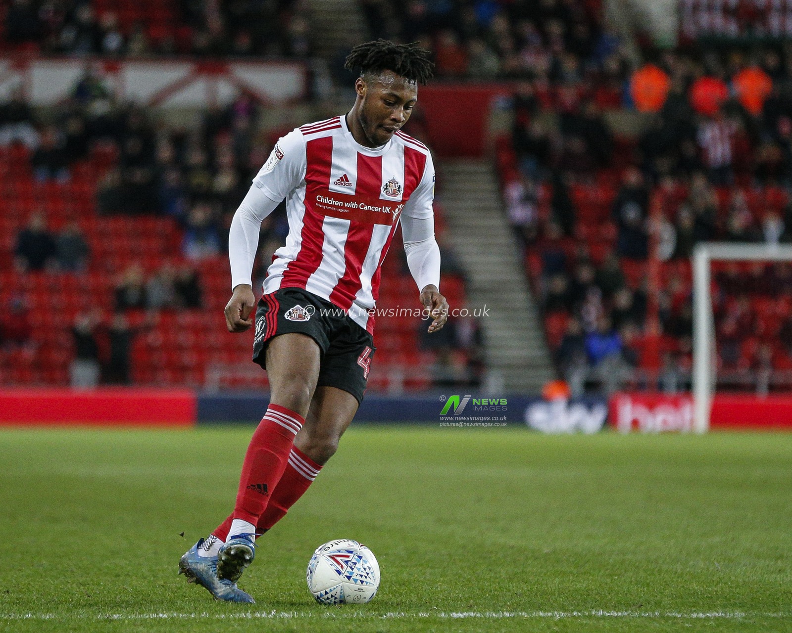 25th February 2020, Stadium Of Light, Sunderland, England; Sky Bet League 1, Sunderland v Fleetwood Town : Antoine Semenyo (42) of Sunderland in action