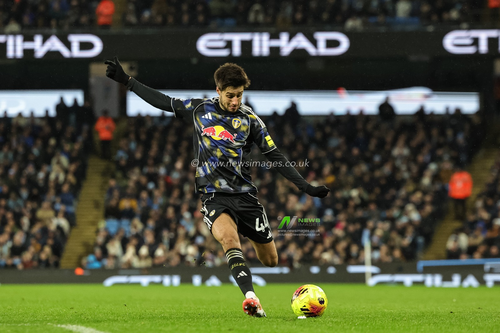 Ilia Gruev of Leeds United takes a free kick during the Premier League match Manchester City vs Leeds United at Etihad Stadium, Manchester, United Kingdom, 29th November 2025

(Photo by Mark Cosgrove/News Images)

*** GER AUT SUI OUT ***
