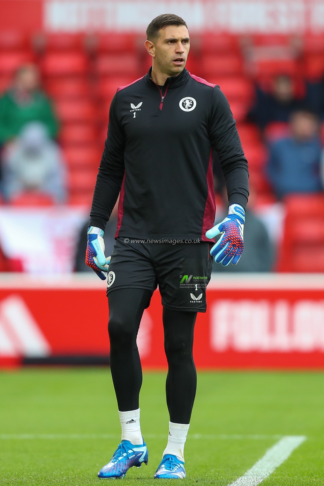 Emiliano MartÃ­nez #1 of Aston Villa during the pre-game warm up ahead of the Premier League match Nottingham Forest vs Aston Villa at City Ground, Nottingham, United Kingdom, 5th November 2023

(Photo by Gareth Evans/News Images)