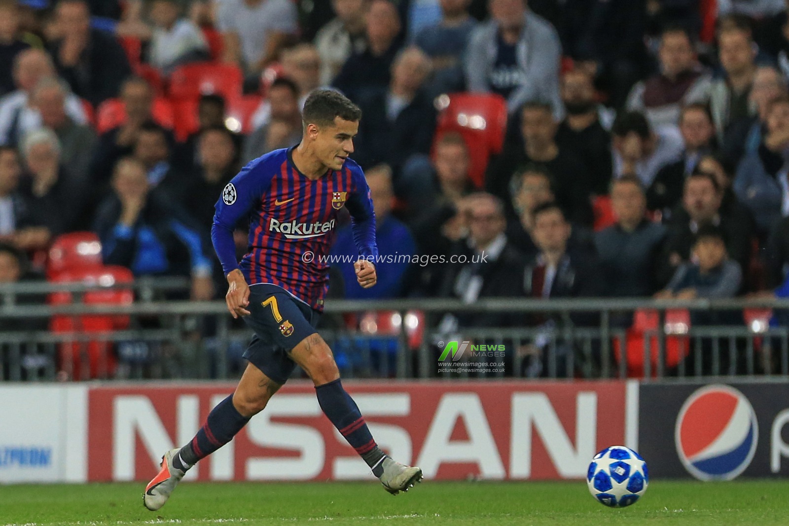 3rd October 2018, Wembley Stadium, London, England; UEFA Champions League, Tottenham v Barcelona ; Philippe Coutinho (07) of Barcelona  passes the ball

Credit: Mark Cosgrove/News Images