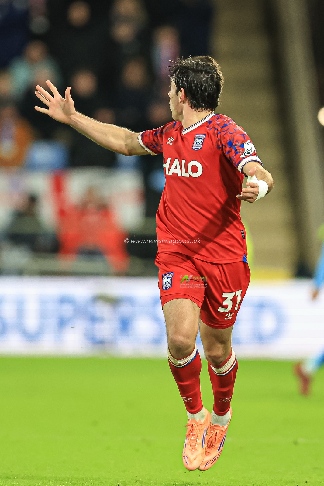 Ivan Azon of Ipswich Town is confused during the Sky Bet Championship match Coventry City vs Ipswich Town at Coventry Building Society Arena, Coventry, United Kingdom, 29th December 2025

(Photo by Euan Manning/News Images)

*** GER AUT SUI OUT ***