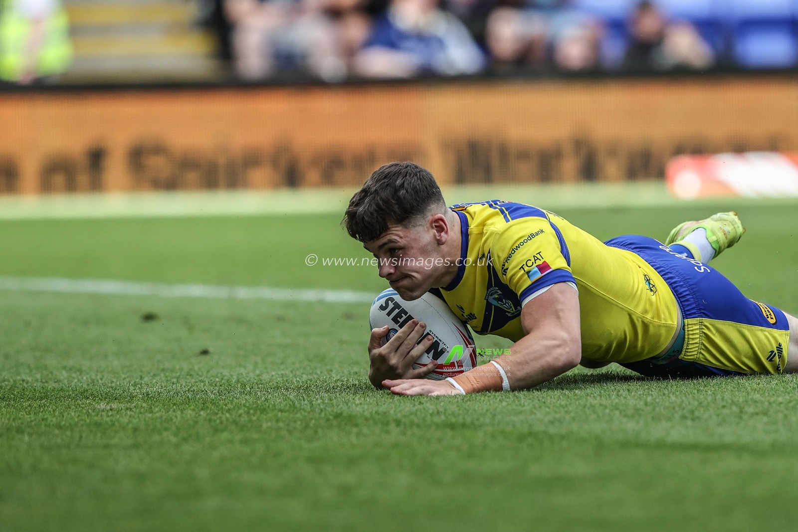 Josh Thewlis of Warrington Wolves goes over for a try during the Betfred Super League round 16 match Warrington Wolves vs Hull FC at Halliwell Jones Stadium, Warrington, United Kingdom, 28th June 2025

(Photo by Alfie Cosgrove/News Images)