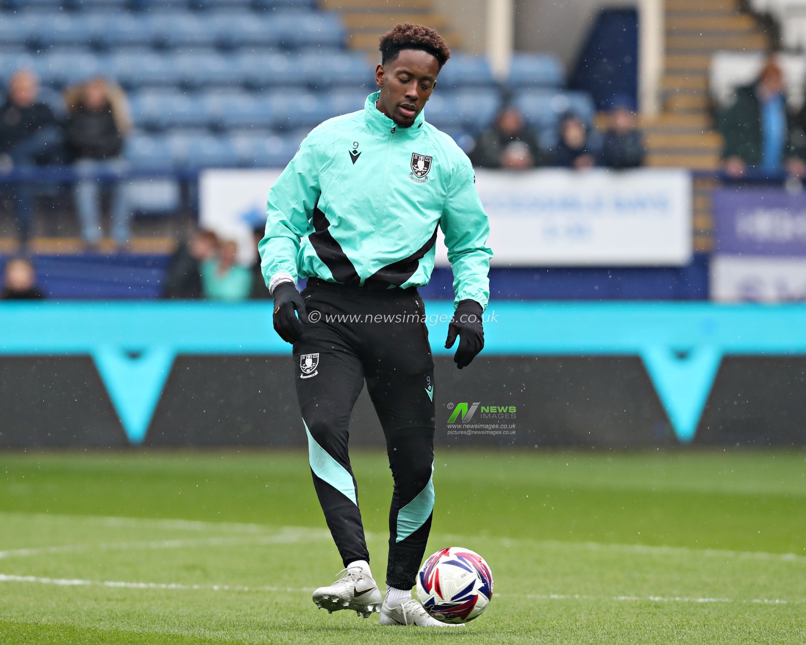 Jamal Lowe of Sheffield Wednesday before the Sky Bet Championship match Sheffield Wednesday vs Middlesbrough at Hillsborough, Sheffield, United Kingdom, 21st April 2025

(Photo by Sam Eaden/News Images)