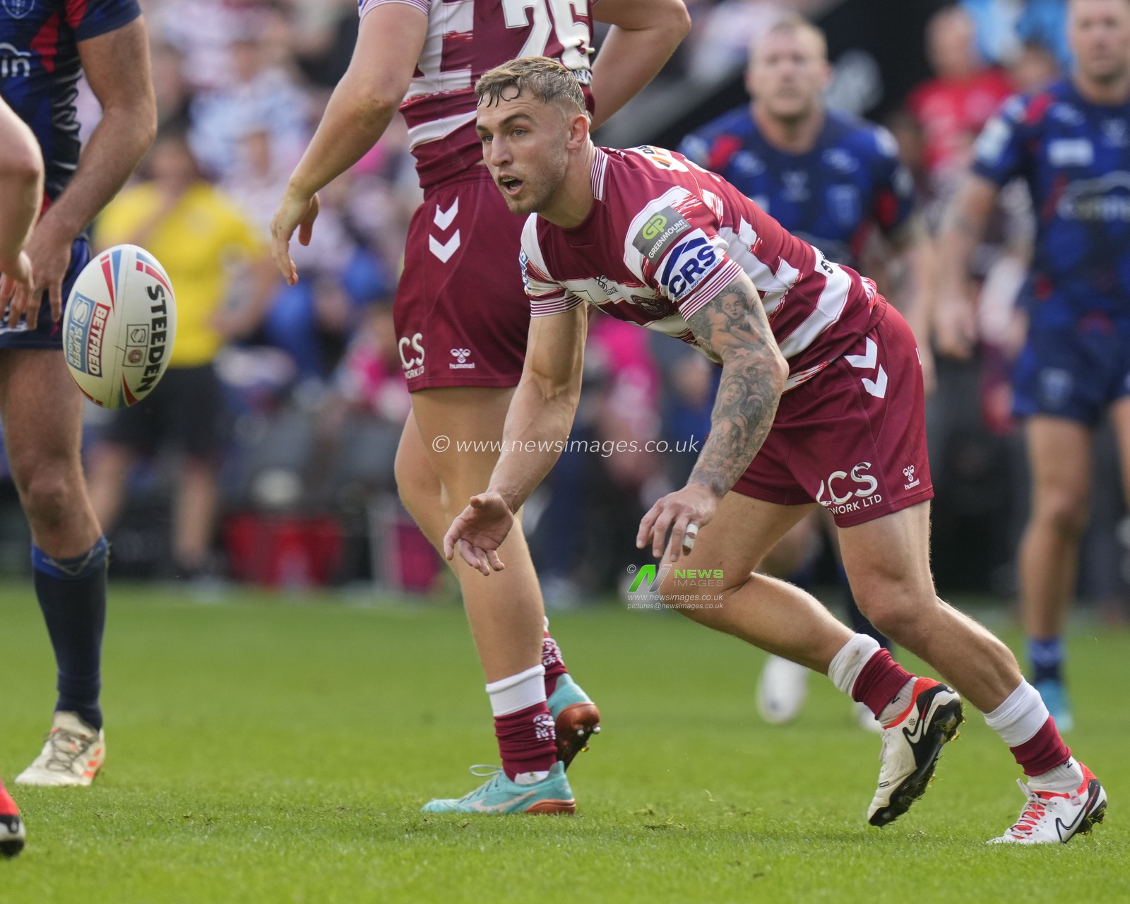 Sam Powell #9 of Wigan Warriors passes the ball during the Betfred Super League Semi Final match Wigan Warriors vs Hull KR at DW Stadium, Wigan, United Kingdom, 7th October 2023

(Photo by Steve Flynn/News Images)