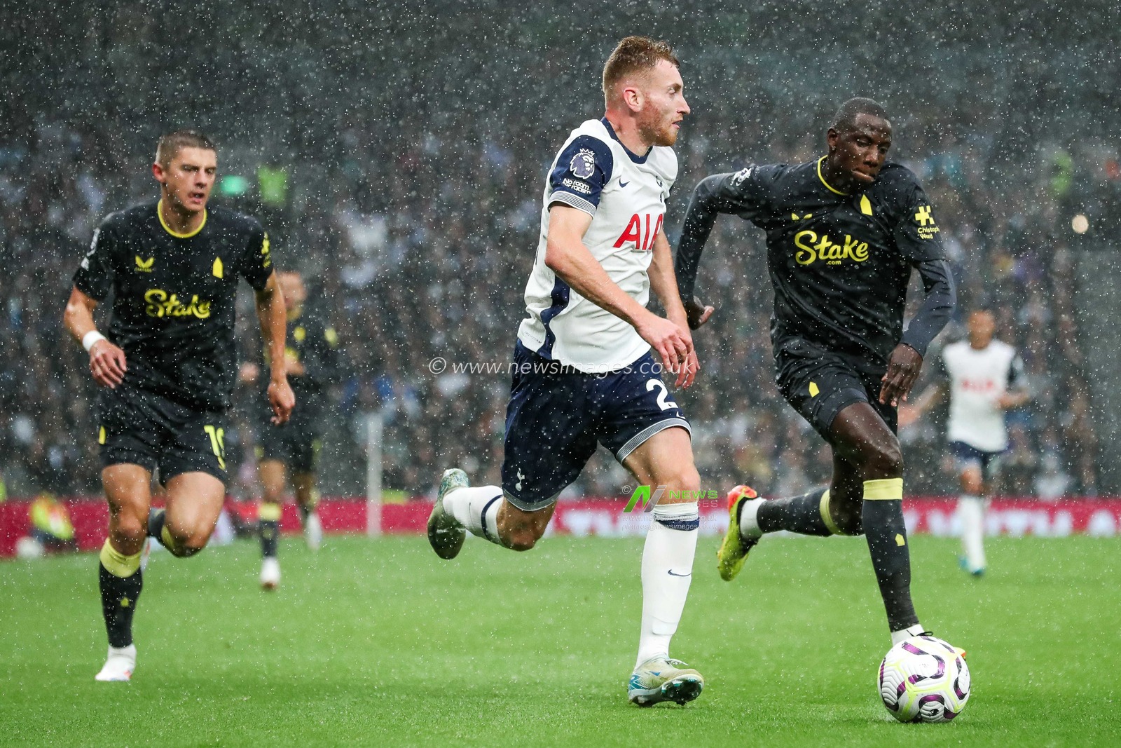 Dejan Kulusevski of Tottenham Hotspur is put under pressure by Abdoulaye DoucourÃ© of Everton during the Premier League match Tottenham Hotspur vs Everton at Tottenham Hotspur Stadium, London, United Kingdom, 24th August 2024

(Photo by Izzy Poles/News Images)