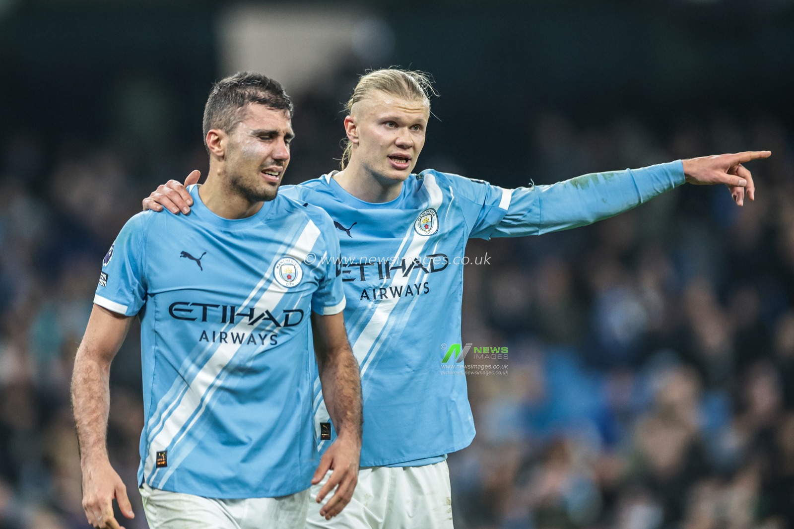 Erling Haaland of Manchester City helps Rodrigo of Manchester City during the Premier League match Manchester City vs Nottingham Forest at Etihad Stadium, Manchester, United Kingdom on 04 March 2026

(Photo by Mark Cosgrove/News Images)