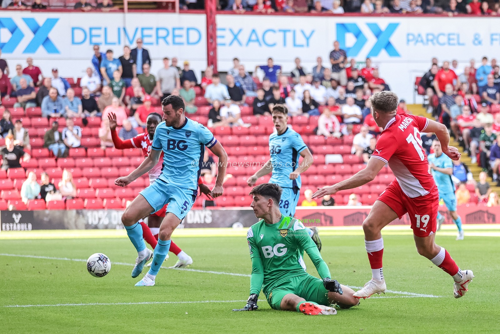 Aiden Marsh #19 of Barnsley shoots on goal during the Sky Bet League 1 match Barnsley vs Oxford United at Oakwell, Barnsley, United Kingdom, 19th August 2023

(Photo by Mark Cosgrove/News Images)