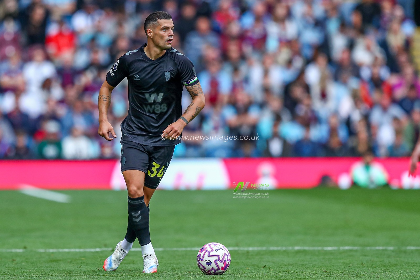 Granit Xhaka of Sunderland during the Premier League match Burnley vs Sunderland at Turf Moor, Burnley, United Kingdom, 23rd August 2025

(Photo by Jorge Horsted/News Images)