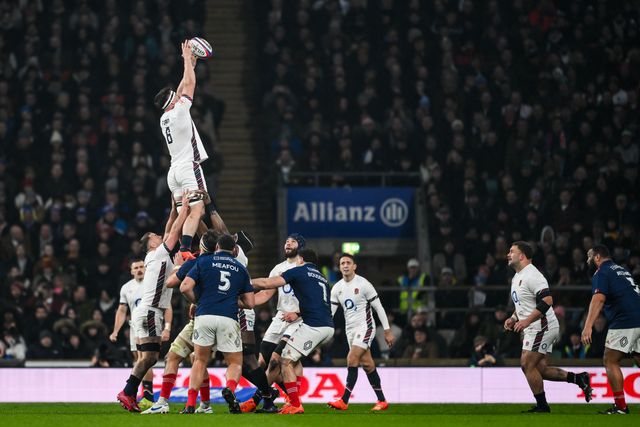 Tom Curry of England claims the line out ball during the 2025 Guinness 6 Nations match England vs France at Allianz Stadium,, Twickenham, United Kingdom, 8th February 2025

(Photo by Craig Thomas/News Images)