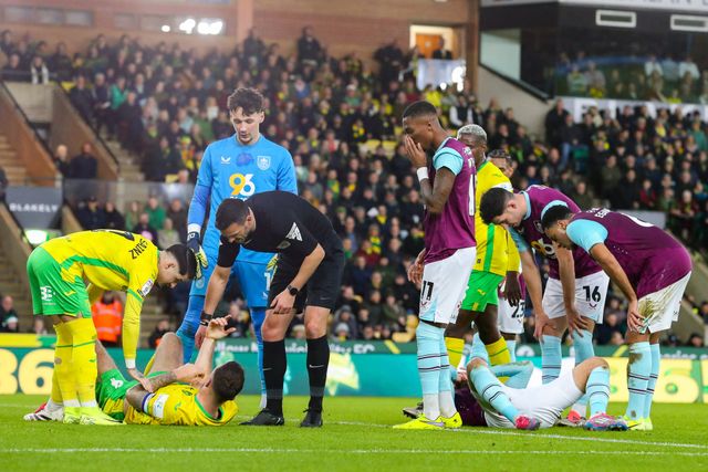 Shane Duffy of Norwich City and Jay Rodriguez of Burnley goes down with injury during the Sky Bet Championship match Norwich City vs Burnley at Carrow Road, Norwich, United Kingdom, 15th December 2024

(Photo by Izzy Poles/News Images)