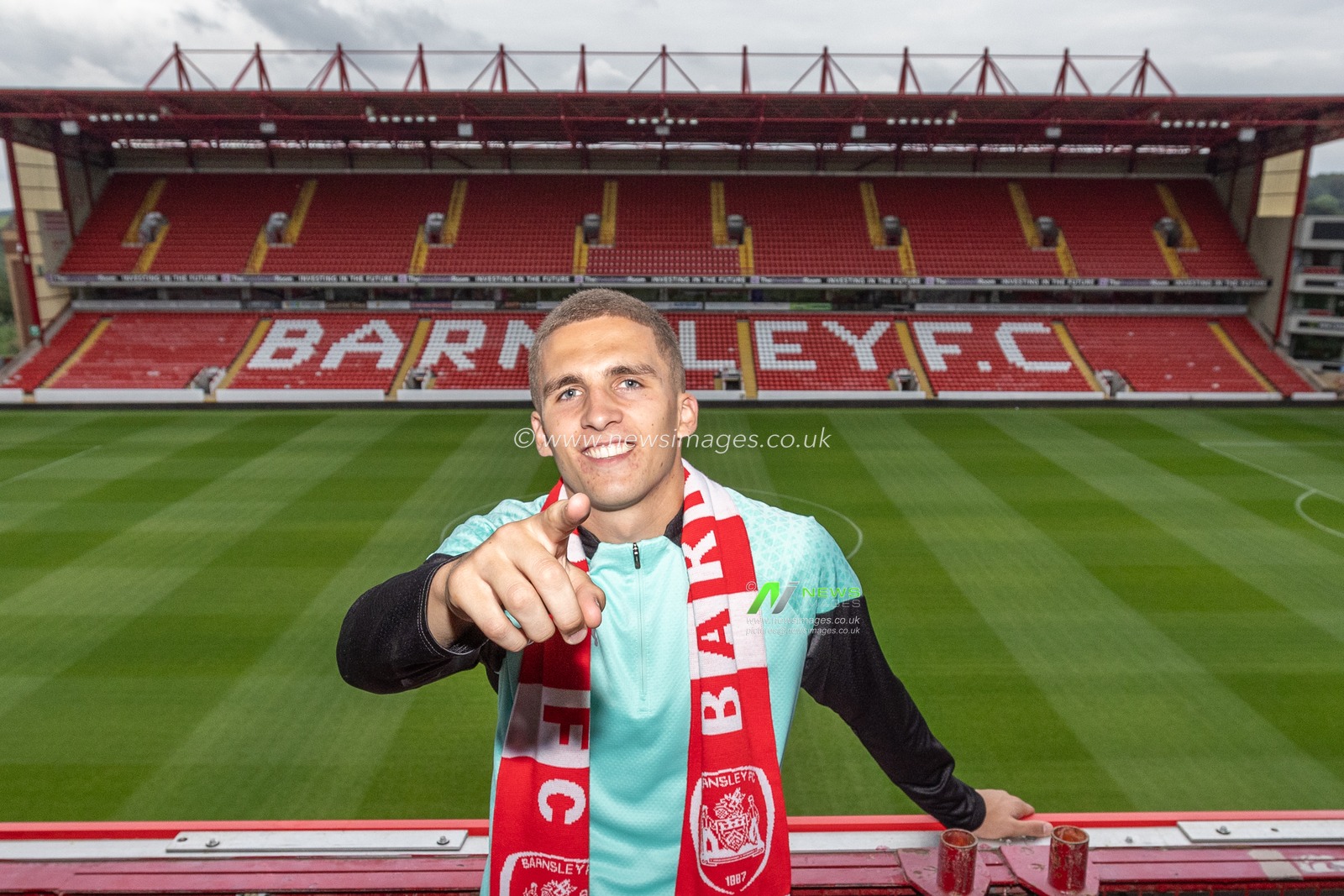 Owen Dodgson joins Barnsley FC on a season long loan from Burnley at Oakwell, Barnsley, United Kingdom, 1st September 2023

(Photo by Mark Cosgrove/News Images)
