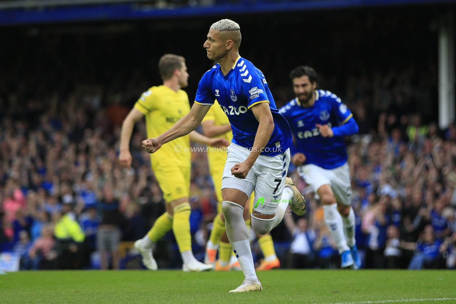 Richarlison #7 of Everton celebrates scoring to make it 2-1