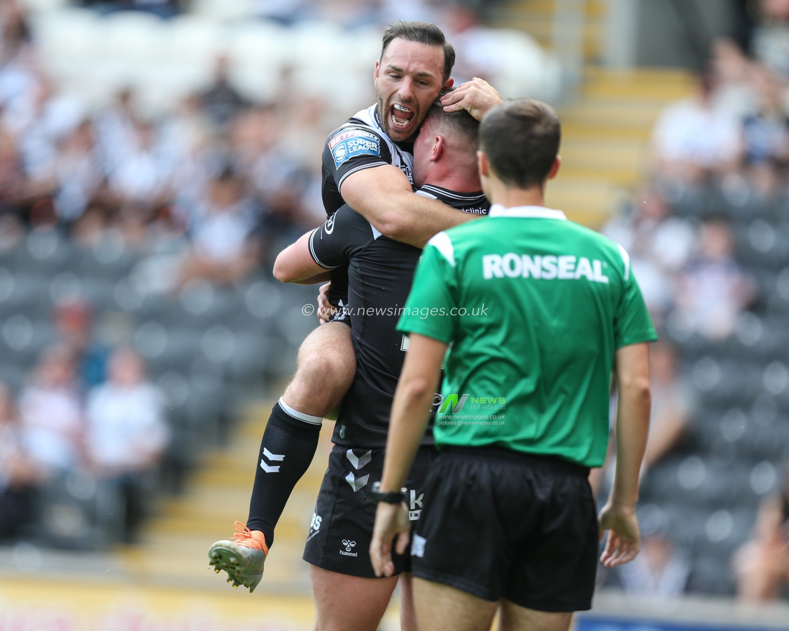 Will Gardiner #42 of Hull FC celebrates his try