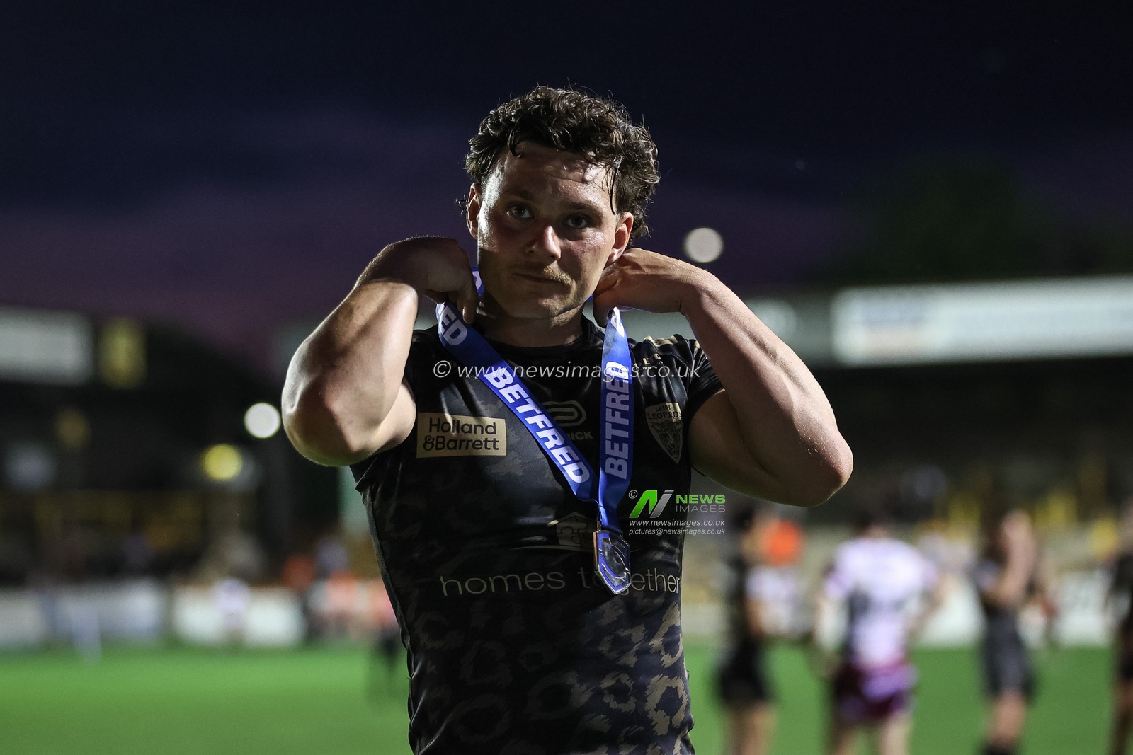 Lachlan Lam of Leigh Leopards is Betfred man of the match during the Betfred Super League Round 20 match Castleford Tigers vs Leigh Leopards at The Mend-A-Hose Jungle, Castleford, United Kingdom, 1st August 2024

(Photo by Mark Cosgrove/News Images)