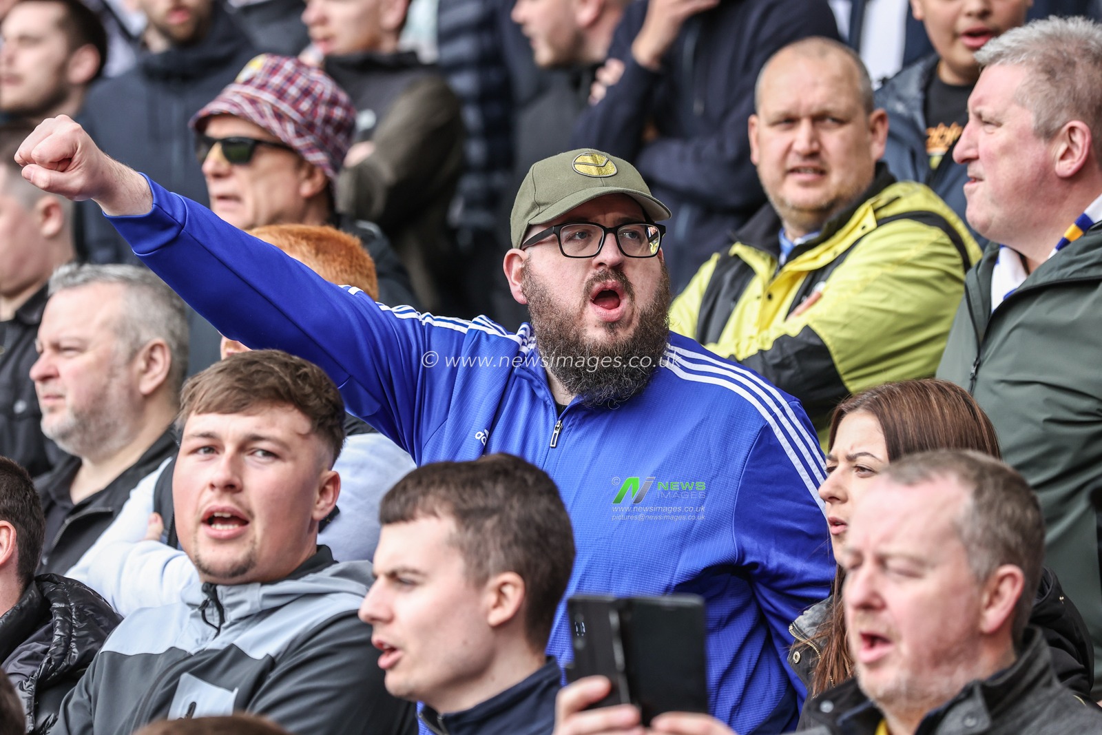 Leeds United fans sing â€˜Marching On Togetherâ€™ as the players come out for the game during the Sky Bet Championship match Leeds United vs Swansea City at Elland Road, Leeds, United Kingdom, 29th March 2025

(Photo by Alfie Cosgrove/News Images)