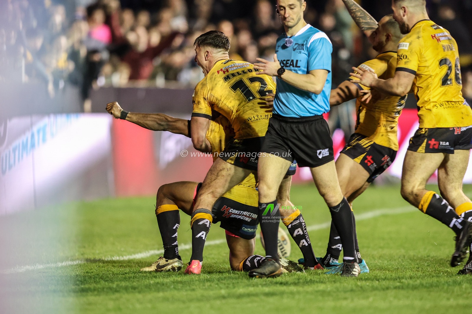 Judah Rimbu of Castleford Tigers celebrates his try during the Betfred Super League Round 4 match Castleford Tigers vs Salford Red Devils at The Mend-A-Hose Jungle, Castleford, United Kingdom, 7th March 2025

(Photo by Alfie Cosgrove/News Images)