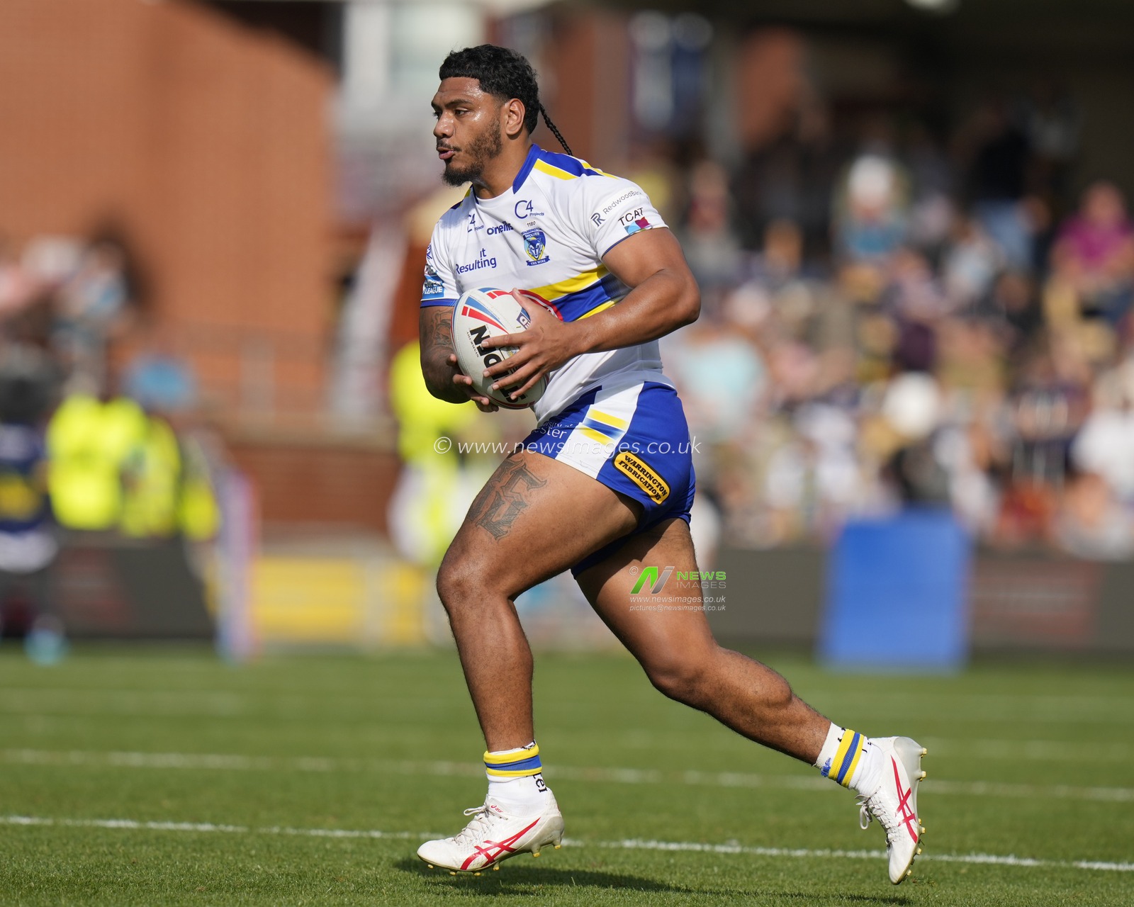 Tom Mikaele #18 of Warrington Wolves during the Betfred Super League Round 22 match Leeds Rhinos vs Warrington Wolves at Headingley Stadium, Leeds, United Kingdom, 20th August 2023

(Photo by Steve Flynn/News Images)