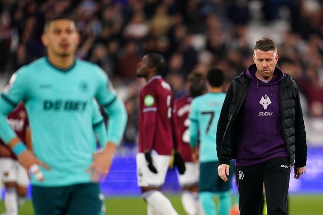 Rob Edwards manager of Wolverhampton Wanderers at full time during the Premier League match West Ham United vs Wolverhampton Wanderers at London Stadium, London, United Kingdom on 10 April 2026

(Photo by Harvey Murphy/News Images)