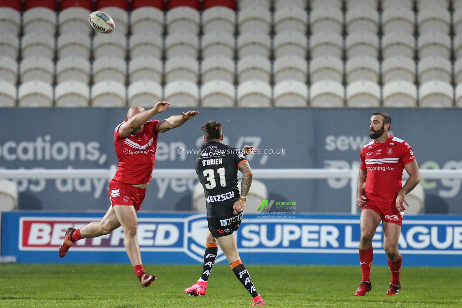 Gareth O'Brien (31) of Castleford Tigers  kicks a drop goal in sudden death extra time