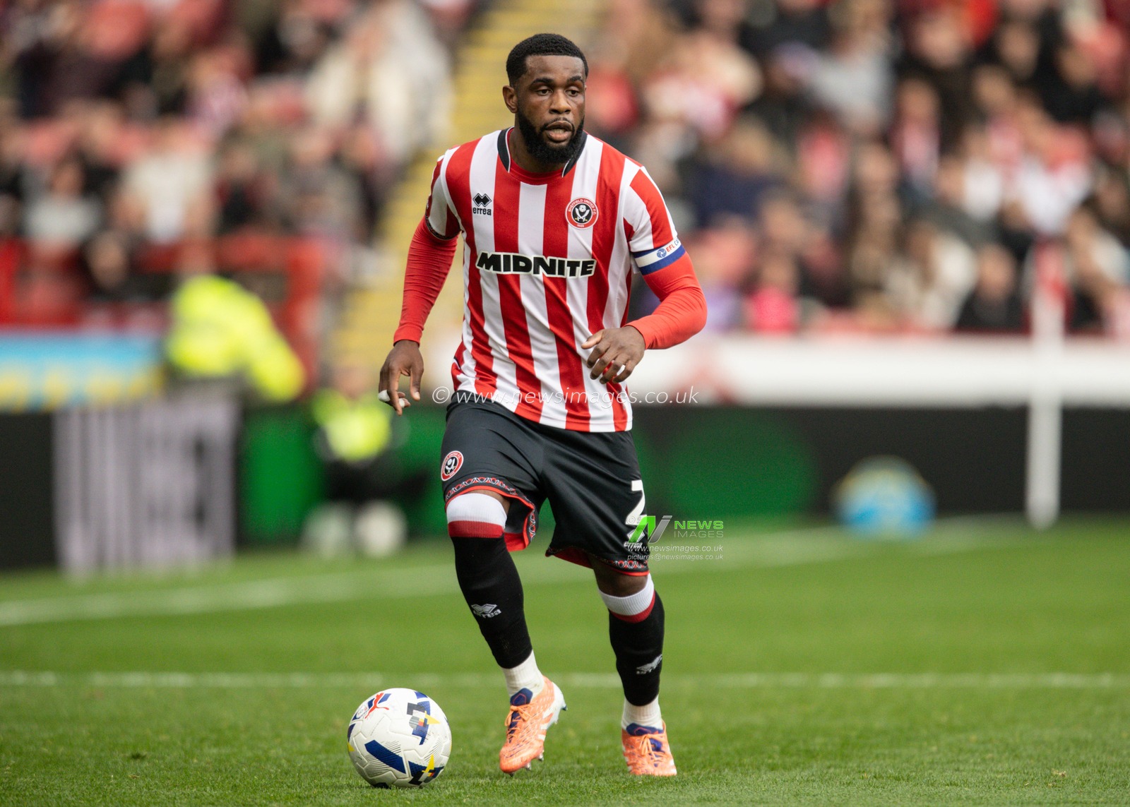 Japhet Tanganga of Sheffield United on the ball during the Sky Bet Championship match Sheffield United vs Watford at Bramall Lane, Sheffield, United Kingdom, 18th October 2025

(Photo by Richard Bierton/News Images)