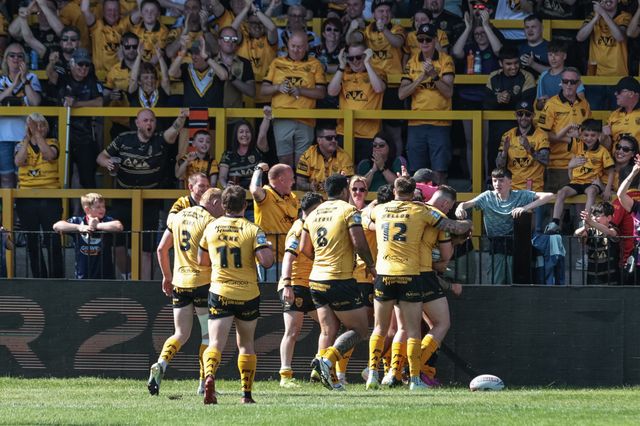Brock Greacen of Castleford Tigers celebrates his try with team mates during the Betfred Super League round 12 match Castleford Tigers vs St Helens at OneBore Stadium, Castleford, Untied Kingdom on 23 May 2026

(Photo by Mark Cosgrove/News Images)