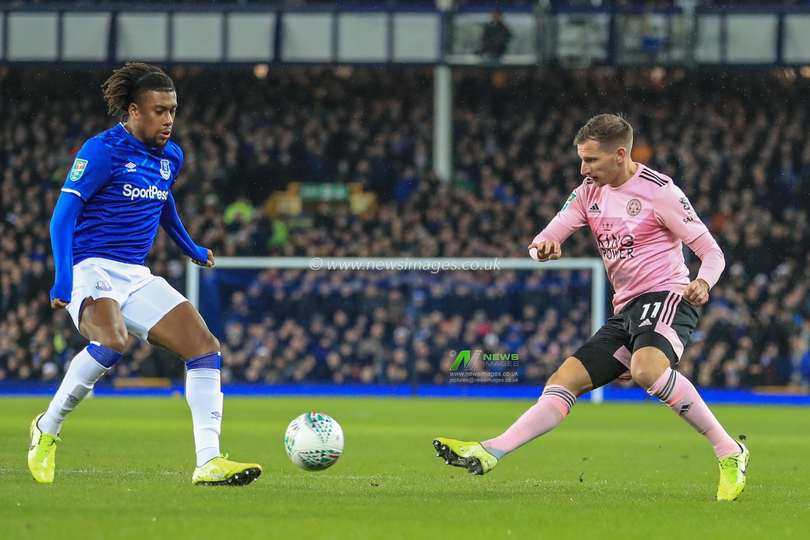 18th December 2019, Goodison Park, Liverpool, England; Carabao Cup, Everton v Leicester City : Marc Albrighton (11) of Leicester City shoots on goal 

Credit: Mark Cosgrove/News Images