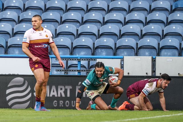 Lewis Murphy of St Helens celebrates his try during the Betfred Super League round 11 match Huddersfield Giants vs St Helens at Accu Stadium, Huddersfield, United Kingdom on 14 May 2026

(Photo by Alfie Cosgrove/News Images)