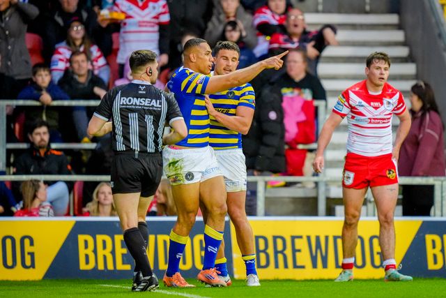 Albert Hopoate of Warrington Wolves celebrates his try during the Betfred Super League round 14 match St Helens vs Warrington Wolves at The BrewDog Stadium, St Helens, United Kingdom on 11 June 2026

(Photo by Maynard Manyowa/News Images)