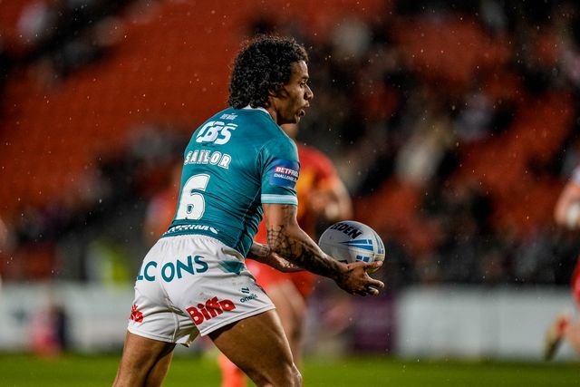 Tristan Sailor of St Helens passes the ball during the Betfred Challenge Cup Quarter Final match St Helens vs Catalans Dragons at The BrewDog Stadium, St Helens, United Kingdom on 10 April 2026

(Photo by Maynard Manyowa/News Images)