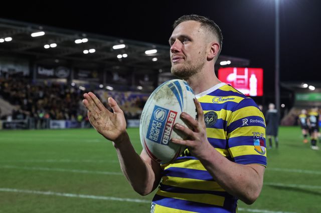 Ben Currie of Warrington Wolves celebrates the win with the fans during the Betfred Super League Round 4 match York Knights vs Warrington Wolves at LNER Community Stadium, York, United Kingdom on 06 March 2026

(Photo by Mark Cosgrove/News Images)