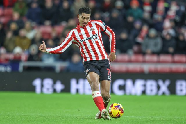 Jobe Bellingham of Sunderland passes the ball during the Sky Bet Championship match Sunderland vs Sheffield United at Stadium Of Light, Sunderland, United Kingdom, 1st January 2025

(Photo by Alfie Cosgrove/News Images)