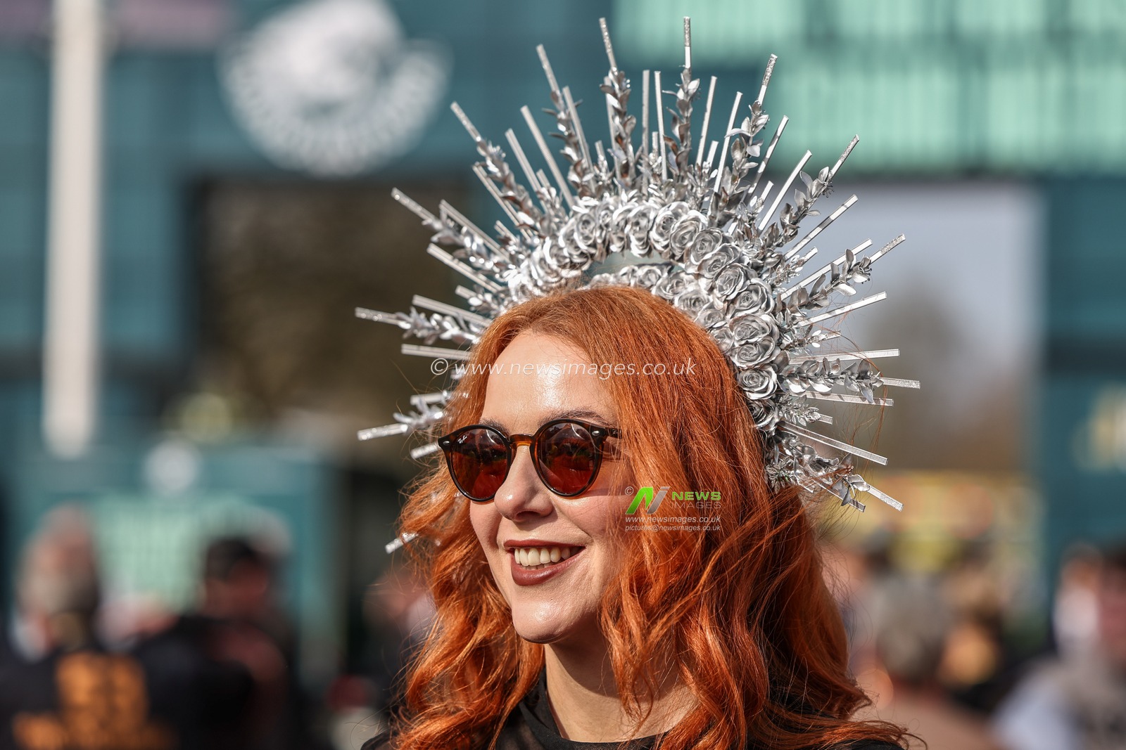Ladies arrive on ladies day during the Randox Grand National 2025 Day 2 Ladies Day at Aintree Racecourse, Liverpool, United Kingdom, 4th April 2025

(Photo by Mark Cosgrove/News Images)